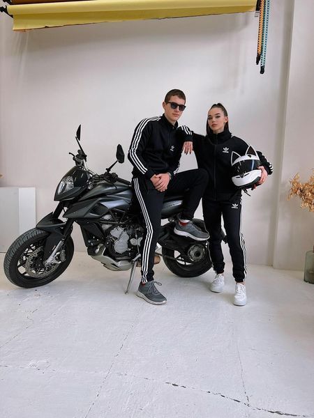 Жіночий теплий спортивний костюм Adidas чорний зимовий трикотажний комплект на флісі норма затишна кофта на блискавці без капюшона та штани 300 фото